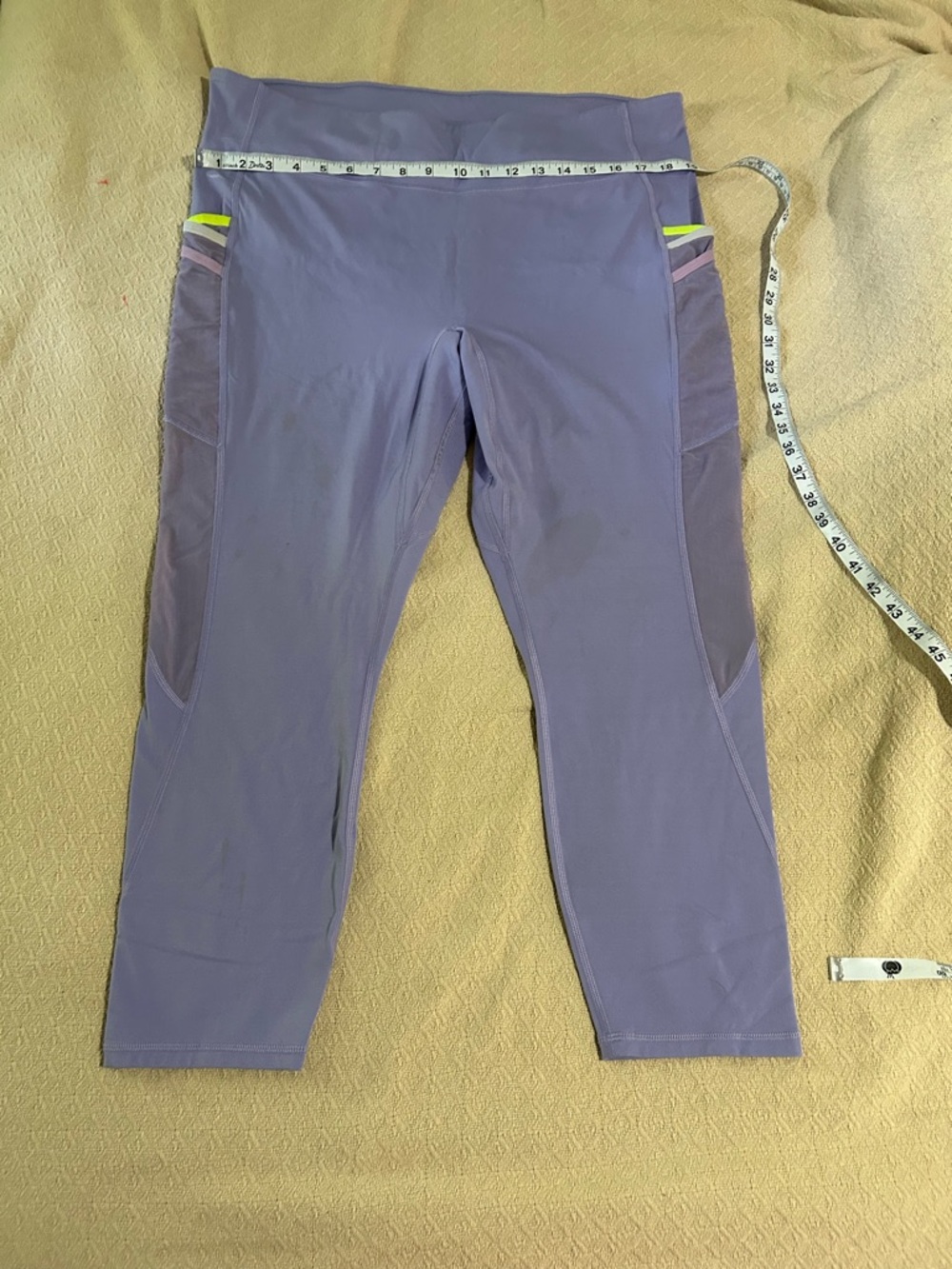 Fabletics Lavender Cropped Athletic Leggings with Mesh Panels and Pockets